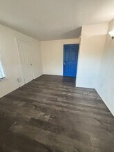 803 9th Ave NW in Puyallup, WA - Foto de edificio - Building Photo