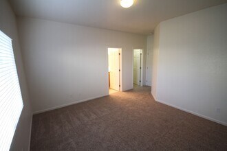 5511 Gold Poppy Way in Elk Grove, CA - Building Photo - Building Photo