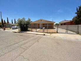 9430 Zorrillo Ln in El Paso, TX - Building Photo