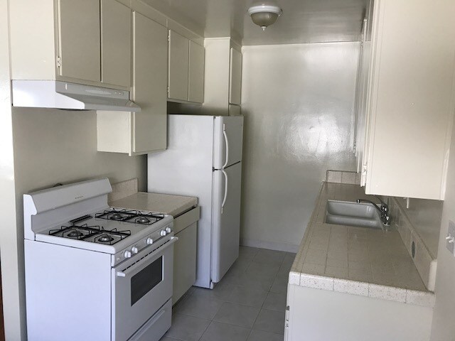 Harper Arms in West Hollywood, CA - Building Photo - Building Photo