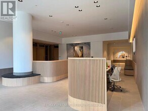 395 Square One Dr in Mississauga, ON - Building Photo - Building Photo