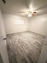 7089 N Howard St in Fresno, CA - Foto de edificio - Building Photo