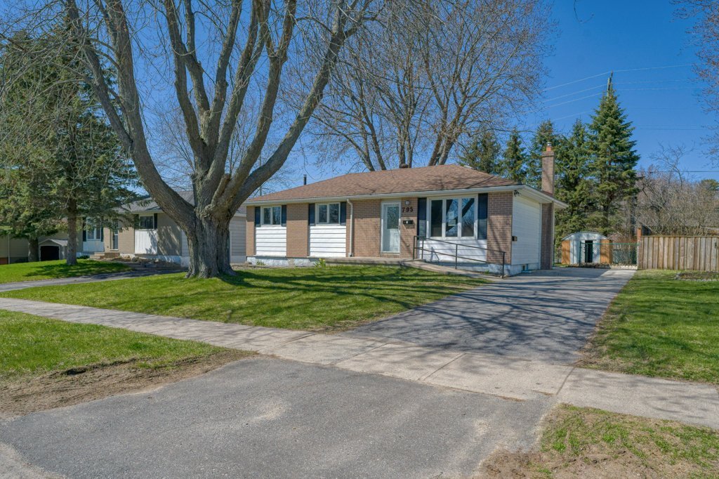 795 Aylmer Crescent in Kingston, ON - Building Photo