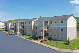 Lake Park Apartments in Kernersville, NC - Foto de edificio - Building Photo