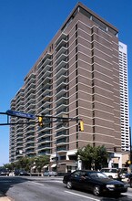 The Windsor Over Peachtree in Atlanta, GA - Foto de edificio - Building Photo