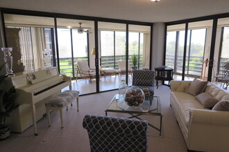 7578 Regency Lake Dr in Boca Raton, FL - Foto de edificio - Building Photo