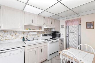 4500 N Federal Hwy in Lighthouse Point, FL - Foto de edificio - Building Photo