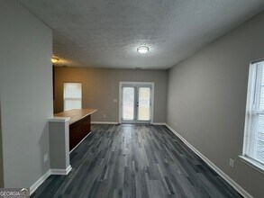 5590 Hampton Ct in College Park, GA - Building Photo - Building Photo