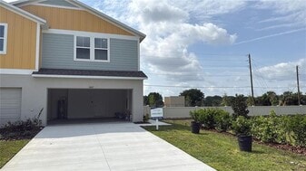 3867 King Hill Dr in Haines City, FL - Building Photo