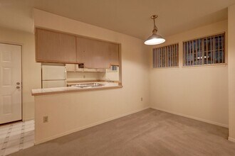 2740 118th Ave SE in Bellevue, WA - Building Photo - Building Photo