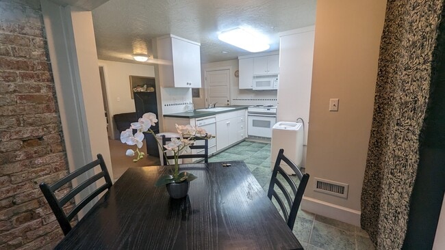 943 E South Temple, Unit B in Salt Lake City, UT - Foto de edificio - Building Photo