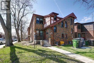 1084 Avenue Rd in Toronto, ON - Building Photo