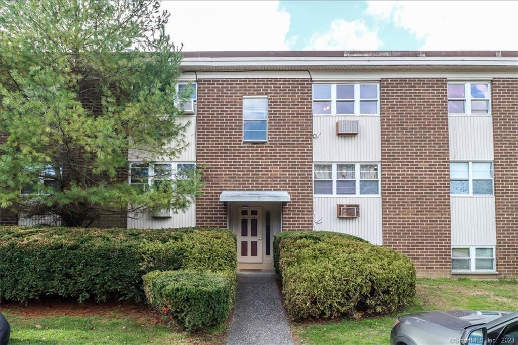 48 Belair Dr in New Milford, CT - Building Photo