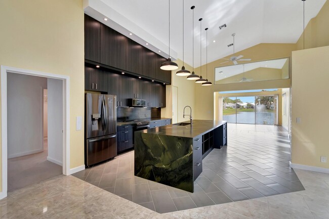 11922 Fountainside Cir in Boynton Beach, FL - Building Photo - Building Photo