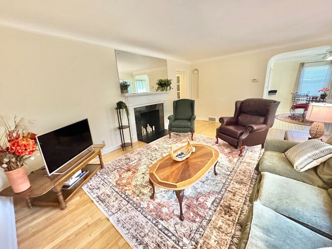 3649 Berkeley Rd