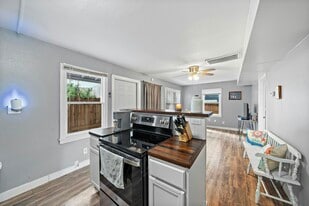 609 Sealy Ave in Galveston, TX - Building Photo