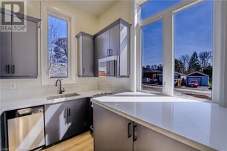 77 W 4th St in Hamilton, ON - Building Photo - Building Photo