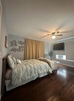 4302 Polk St in Houston, TX - Building Photo