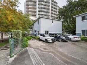 2730 SW 26th St in Miami, FL - Building Photo - Building Photo