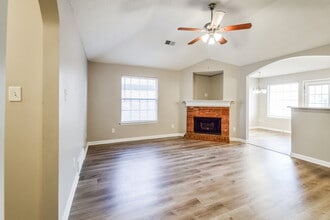 1107 Breezy Valley Dr in Cordova, TN - Building Photo - Building Photo