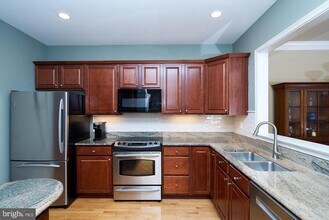 138 Whispering Oaks Dr in West Chester, PA - Building Photo - Building Photo