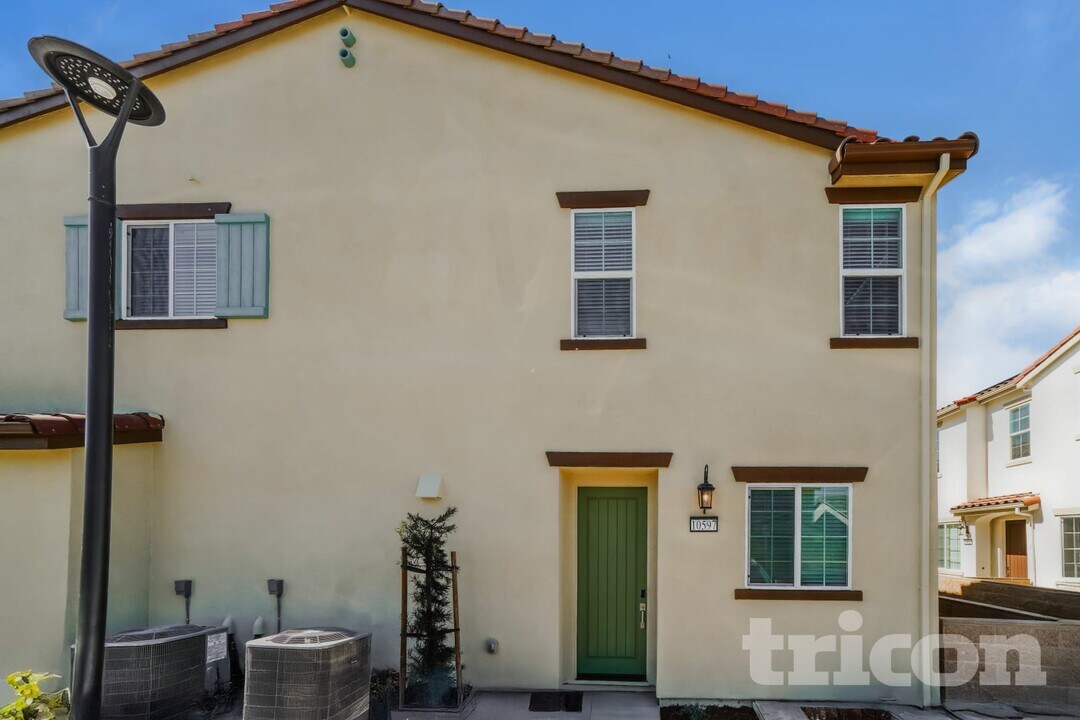 10597 Gato Ct in Elk Grove, CA - Building Photo