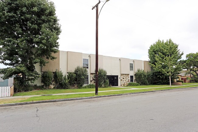 4122 Green Ave in Los Alamitos, CA - Foto de edificio - Building Photo