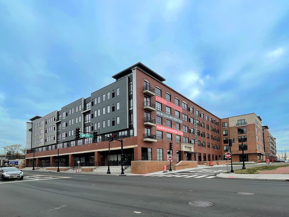 Harrison Yards in Harrison, NJ - Foto de edificio