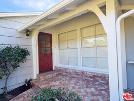 13054 Hartsook St in Los Angeles, CA - Building Photo