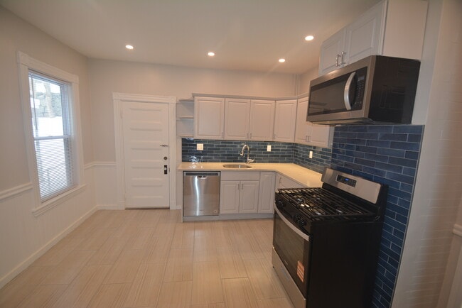 31 Claybourne St, Unit 1 in Boston, MA - Building Photo - Building Photo