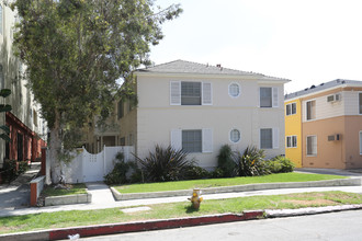 436-440 Kelton Ave in Los Angeles, CA - Building Photo - Building Photo