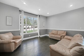 1344 Essex Dr in Hoffman Estates, IL - Building Photo - Building Photo