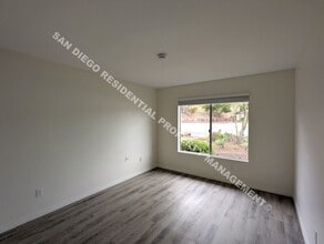 4749 Canterbury Ct in Oceanside, CA - Foto de edificio - Building Photo