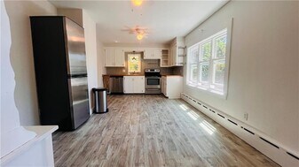 61 Almy St in Newport, RI - Building Photo