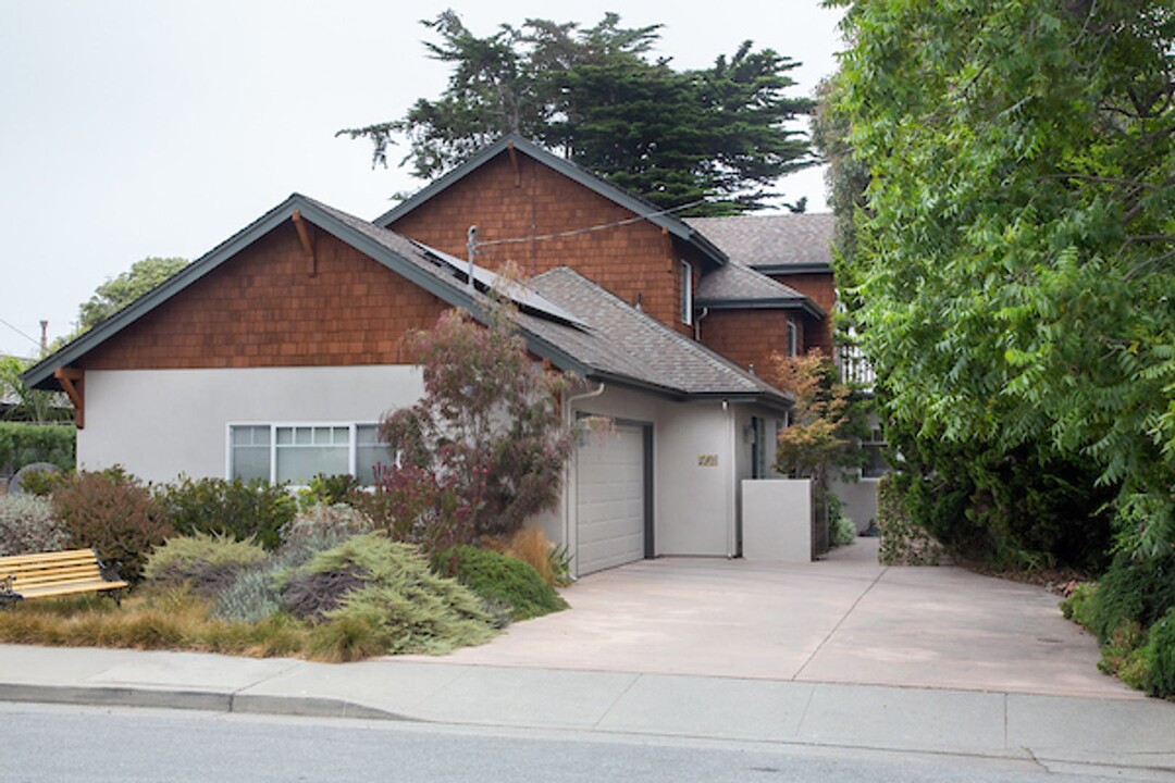 130 Getchell St in Santa Cruz, CA - Building Photo