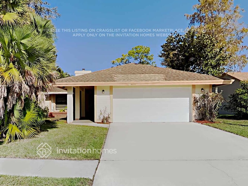 14255 Flora Ln in Wellington, FL - Building Photo