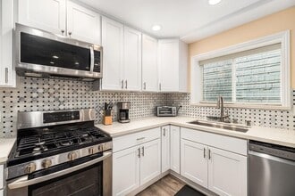 2531 Wallace St in Oakland, CA - Building Photo - Building Photo