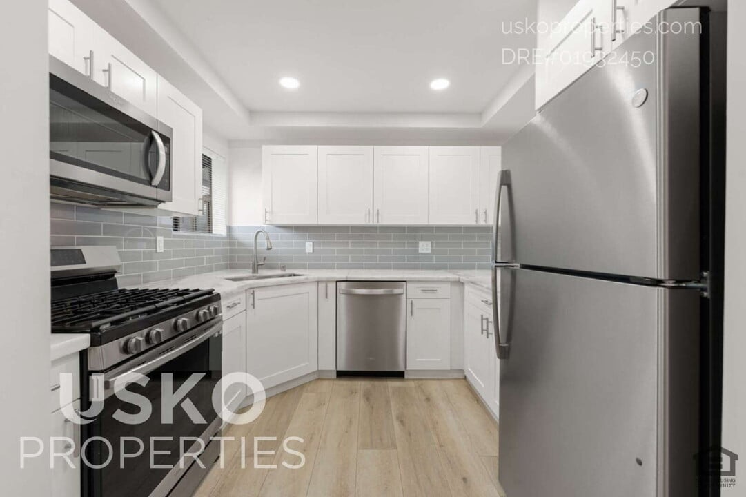 7401 Auburn Oaks Ct in Citrus Heights, CA - Building Photo