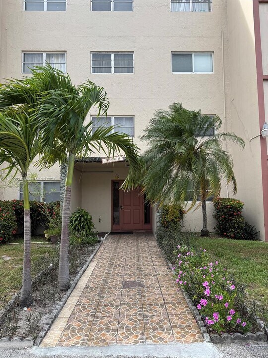 4046 NW 19th St in Lauderhill, FL - Foto de edificio