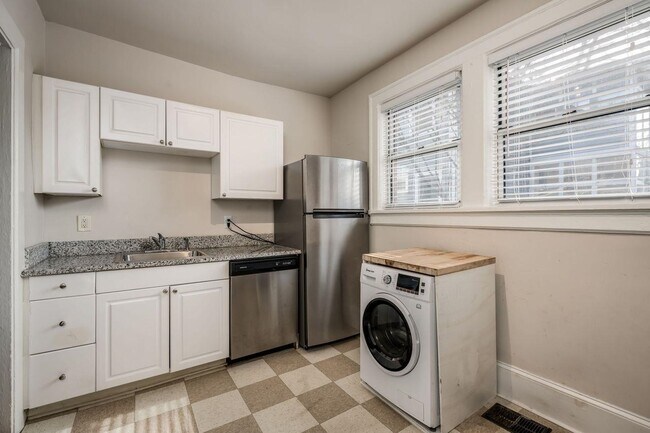 716 Lakeview Ave NE-Unit -4 in Atlanta, GA - Building Photo - Building Photo