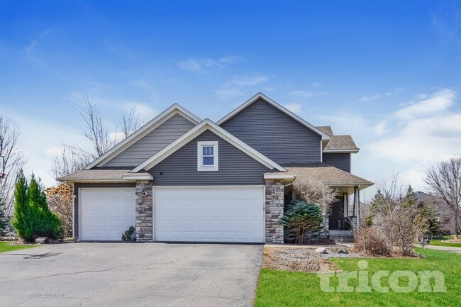 property at 606 Lincoln Dr NE