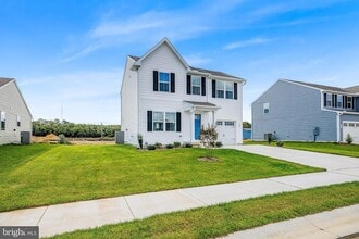 704 Four Seasons Ct in Seaford, DE - Building Photo - Building Photo