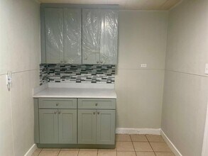 1010 N Valderas St in Angleton, TX - Building Photo - Building Photo