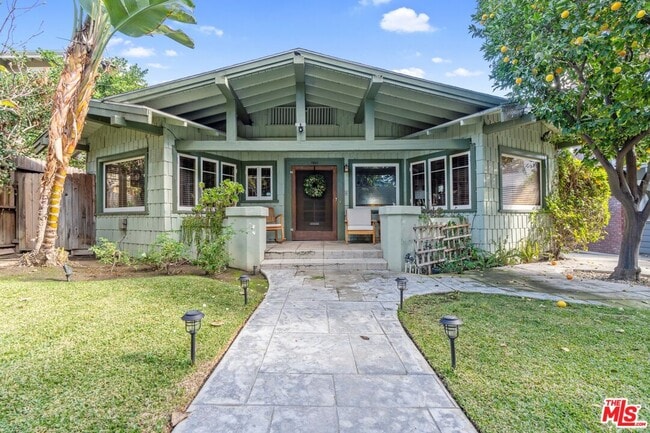 1550 N Sierra Bonita Ave in West Hollywood, CA - Building Photo - Building Photo