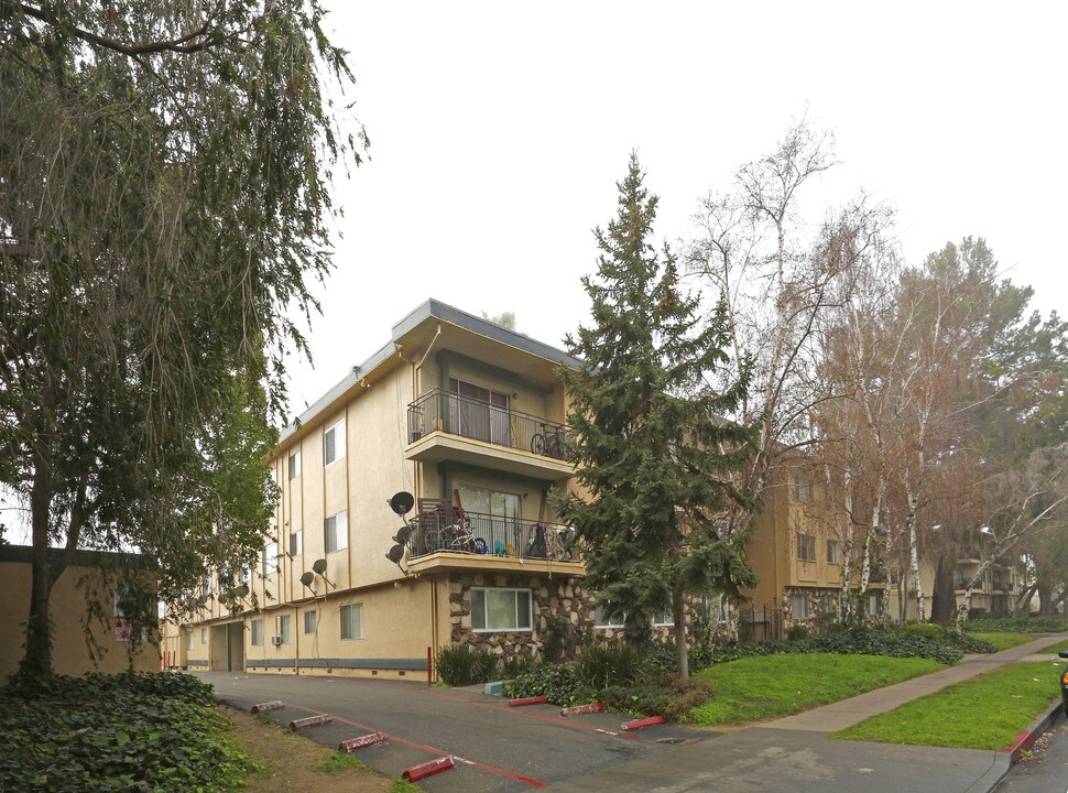West Village Apartments in San Jose, CA - Foto de edificio