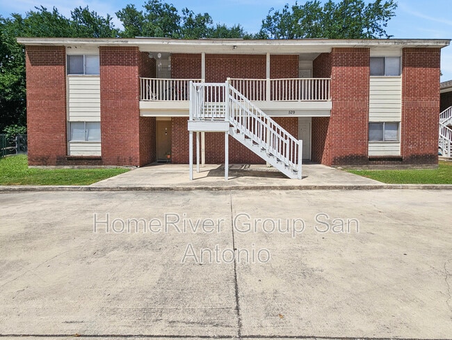 529 Dukeway in Universal City, TX - Building Photo - Building Photo