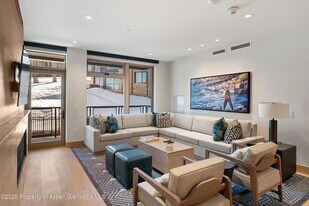 130 Wood Rd, Unit 253-255 in Snowmass Village, CO - Building Photo
