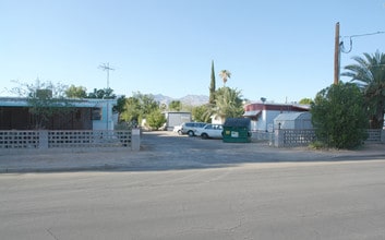 Hacienda in Tucson, AZ - Building Photo - Building Photo