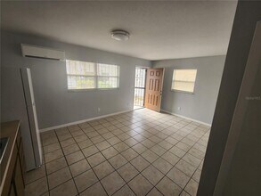906 E 108th Ave in Tampa, FL - Building Photo - Building Photo
