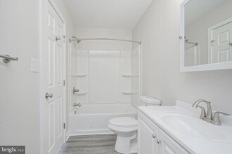 811 Gregorys Way in Voorhees Township, NJ - Foto de edificio - Building Photo